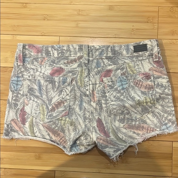 PAIGE x LIBERTY Shorts Womens Size 29 Ivory Feathers Silverlake
Cut-Off Denim - Picture 4 of 8